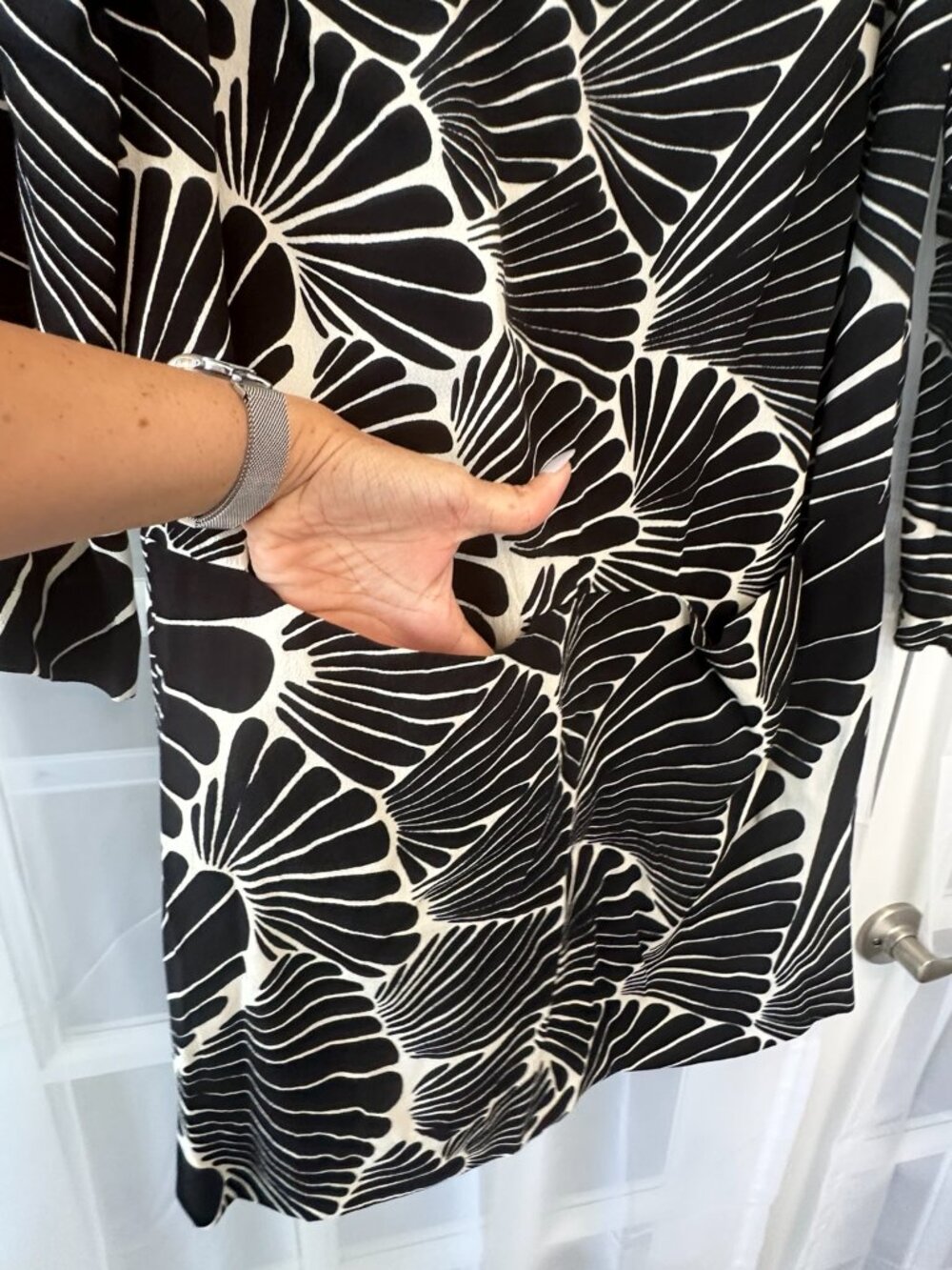 J.Crew Black White Shell Print Shift Dress Size 8 Rayon Lined 3/4 Sleeve - Picture 3 of 9